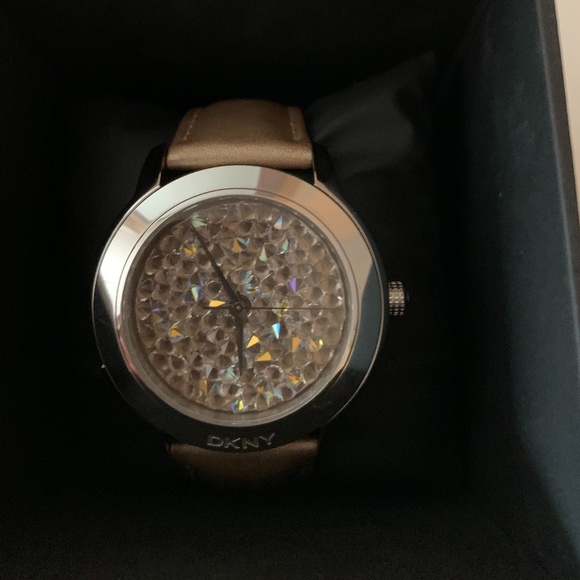 DKNY New never been worn watch with crystal face - Picture 3 of 8